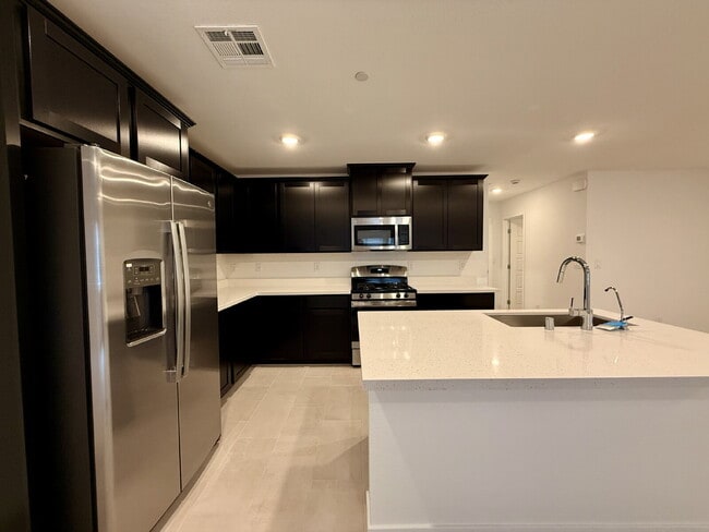 Building Photo - 3 BED 2.5 BATH 2 BALCONY 2 CAR GARAGE TOWNHOUSE IN HENDERSON FOR RENT!!