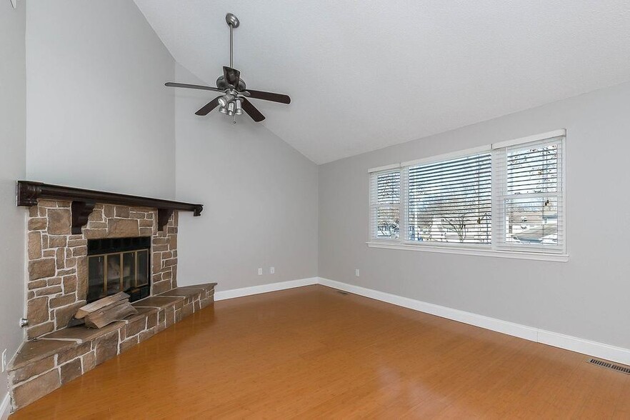 Building Photo - 1425 Martway Cir