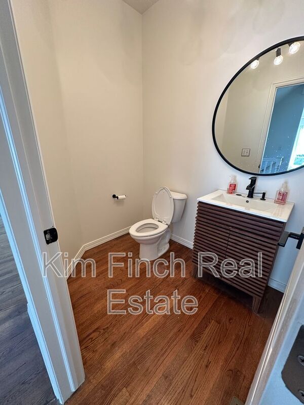 Building Photo - 9820 Deep Creek Dr