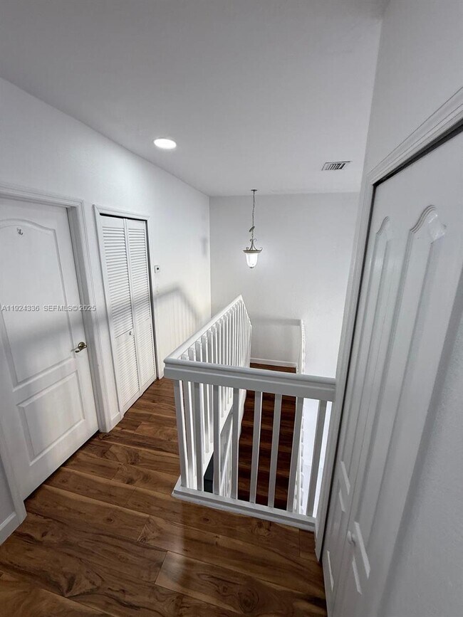 Building Photo - 5543 NW 112th Pl