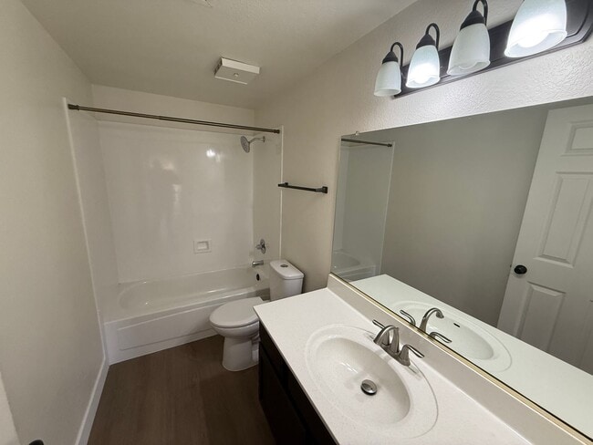 Building Photo - Chandler Home