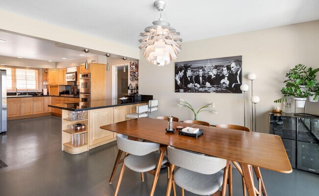 Building Photo - 5526 Camelback Canyon Dr