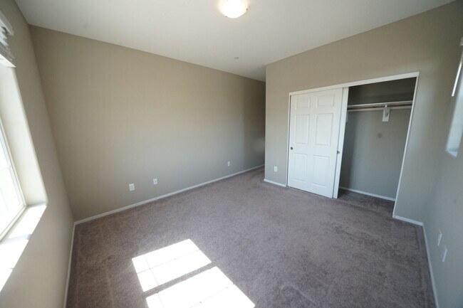 Building Photo - 8507 Insignia Ave