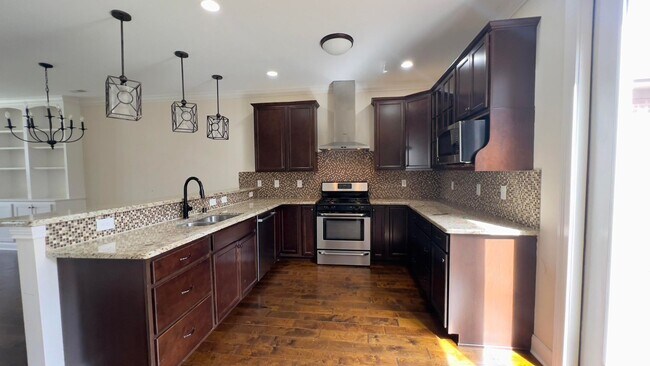 Building Photo - 4 bedroom 2.5 bathroom townhome located in Beaumont Park Townhome