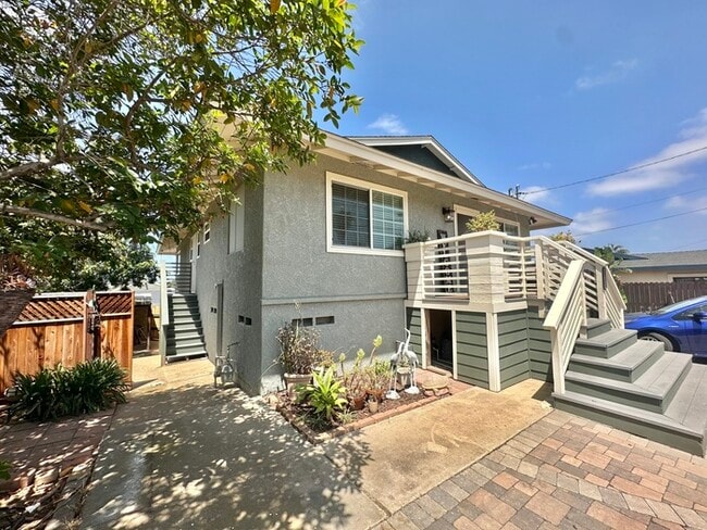 Building Photo - Beautifully Renovated Stand Alone Home Fea...