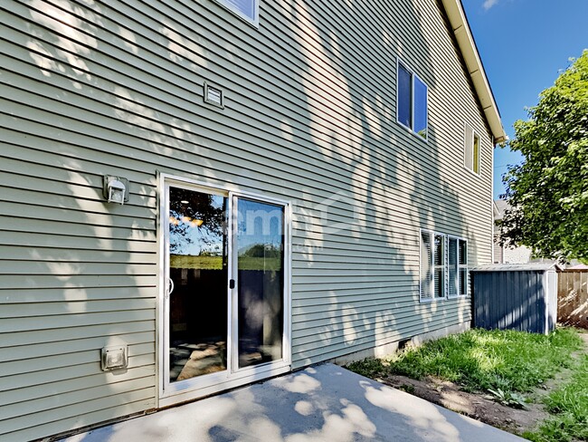 Building Photo - 2609 NE 105th Ct