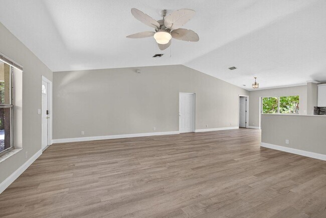 Building Photo - 16971 Mayfair Dr E