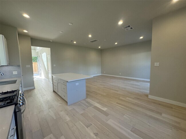 Building Photo - 540 Janisch Rd