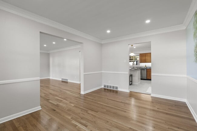 Building Photo - 521 Bryanwood Pkwy