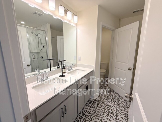 Building Photo - 1552 Cedar Tree Dr