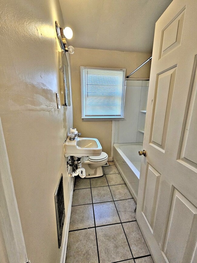 Building Photo - HOUSE FOR RENT - DECATUR NW