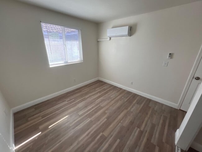 Building Photo - 1593 North Thorne Avenue