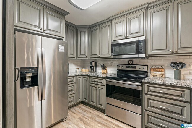 Building Photo - 1909 16th Ave S