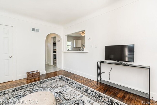 Building Photo - 2392 W Auburn Rd