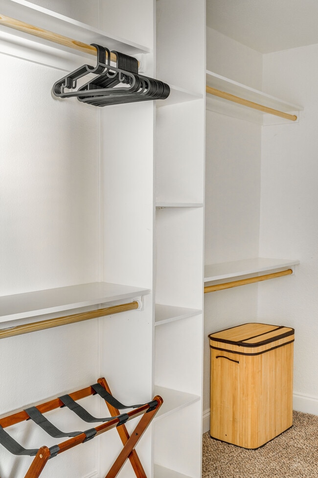 Building Photo - 12005 Cromwell Dr