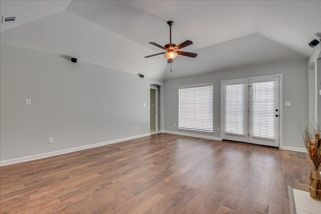 Building Photo - 1316 Maple Leaf Ct