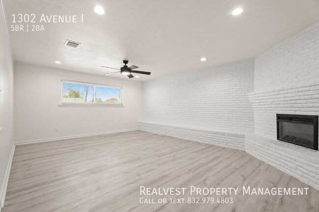 Building Photo - 1302 Avenue I