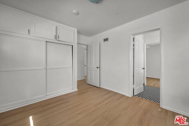 Building Photo - 315 26th St