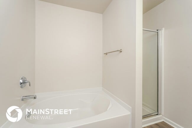 Building Photo - 3960 Foliage Dr