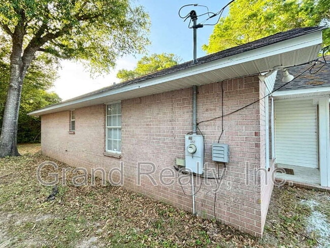 Building Photo - 5574 Econfina St