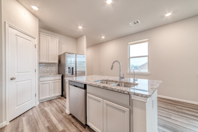 Building Photo - 101 Red Cedar Ct
