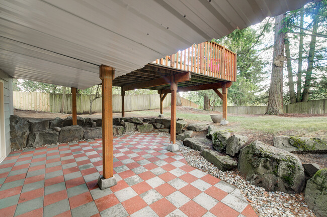 Fun Patio to host your guests - 14722 25th Ave NE