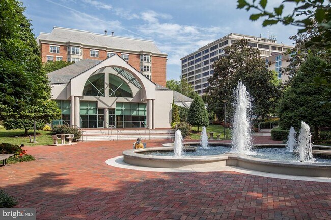 Building Photo - 5500 Friendship Blvd