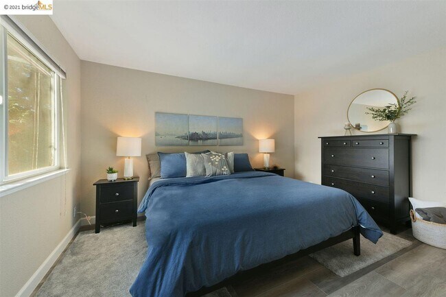 Building Photo - 18 Emery Bay Dr