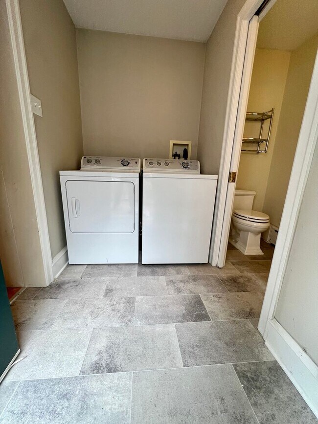 Building Photo - Gorgeous 3-Bedroom Home in Narberth! Avail...