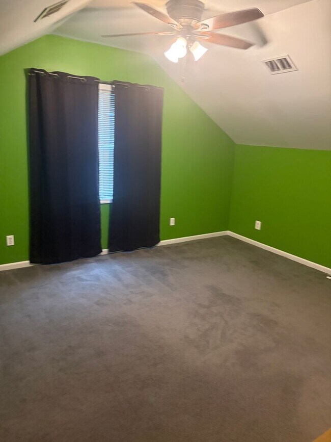Building Photo - 3 bedroom, 2 bathroom bungalow with basement and 2 car garage on oversized lot