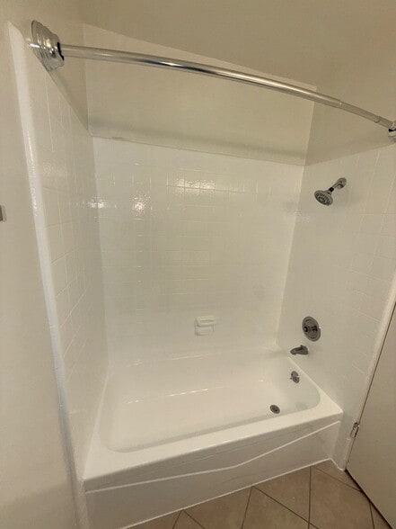 Building Photo - 10760 Rose Ave