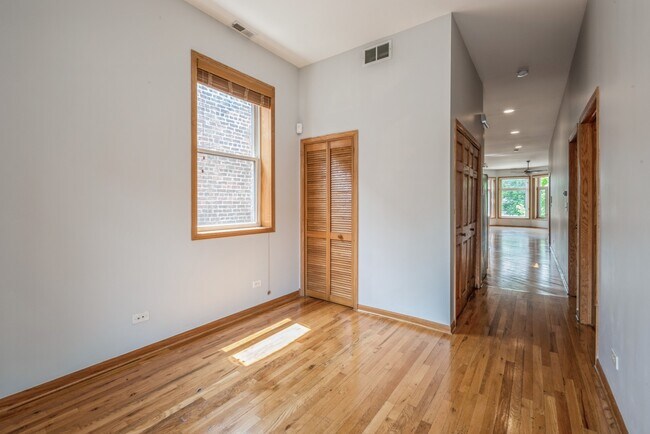 Building Photo - 4839 S Forrestville Ave
