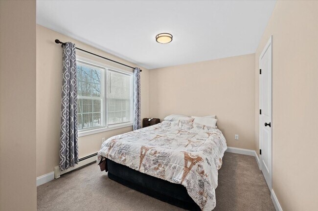 Building Photo - Ashburnham Home