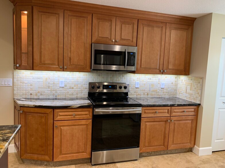 Building Photo - 926 NW Spruce Ridge Dr