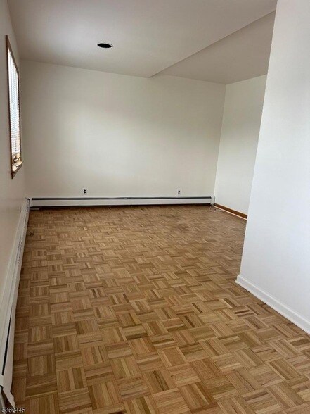 Building Photo - 8 Salter Pl