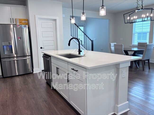 Building Photo - 2033 Florine Dr
