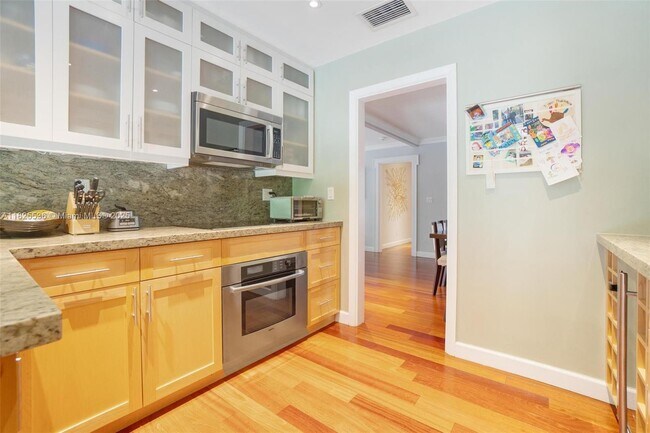 Building Photo - 412 Gerona Ave