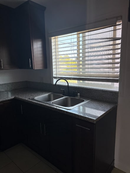 Building Photo - 524 E Rhea St