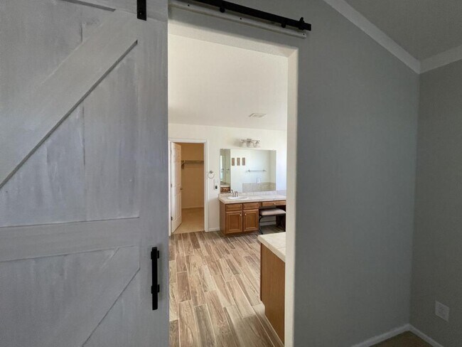 Building Photo - 12965 Banyon Cir