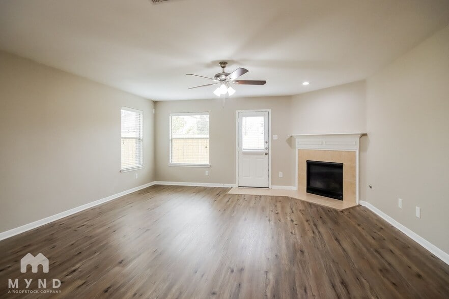 Building Photo - 2706 Sandberry Dr