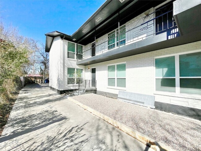 Building Photo - 4811 Live Oak St