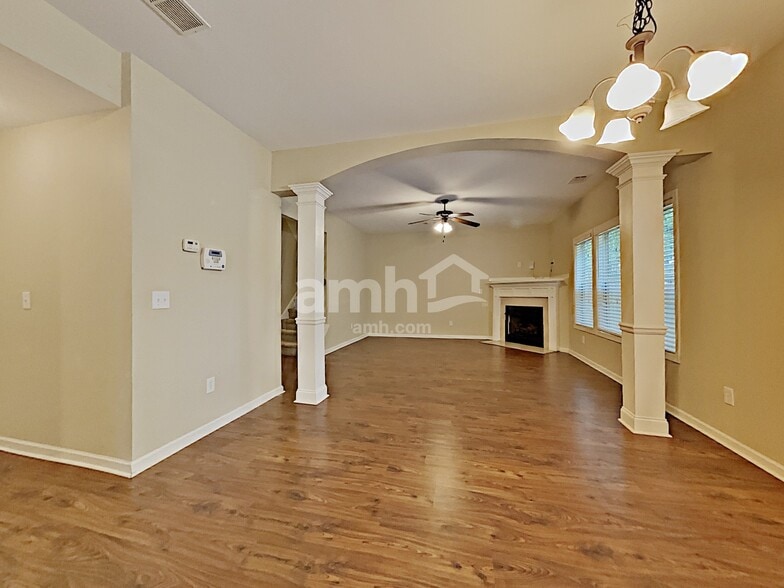 Building Photo - 243 Ascott Ln