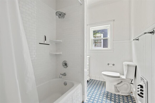 Building Photo - 2111 Kenwood Ave