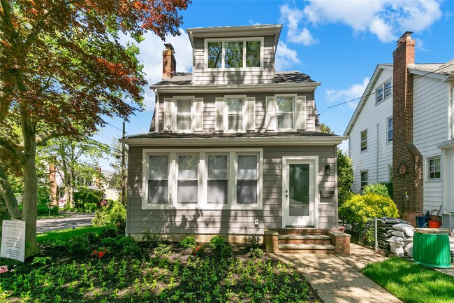 Building Photo - 25903 Pembroke Ave