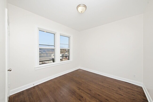 Building Photo - 8024 S Vernon Ave