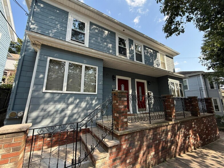 Primary Photo - 25 Putnam St