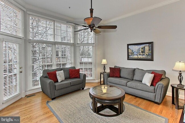 Building Photo - 5238 Bessley Pl