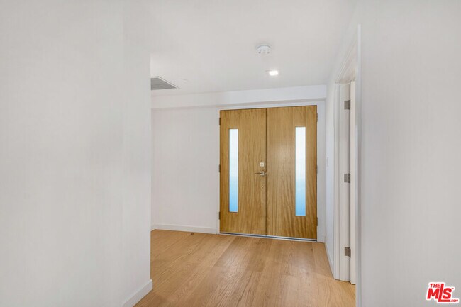 Building Photo - 801 Ocean Ave