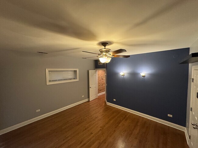 Building Photo - 4635 N Malden St