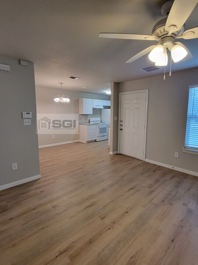 Building Photo - 3602 Mandy Dr